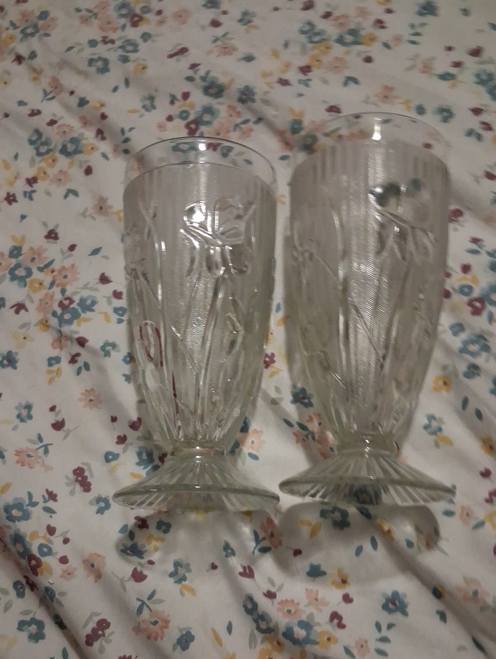 VINTAGE IRIS Set of 2 JEANNETTE DEPRESSION GLASS